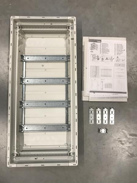 Hager Mauerkasten VU48 mit Hutschienen und Halteklammern ***RESTPOSTEN***